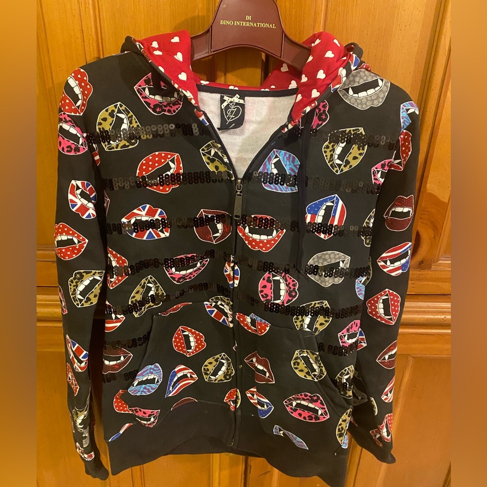 Iron Fist bite me vampire lips flag hoodie with sequins